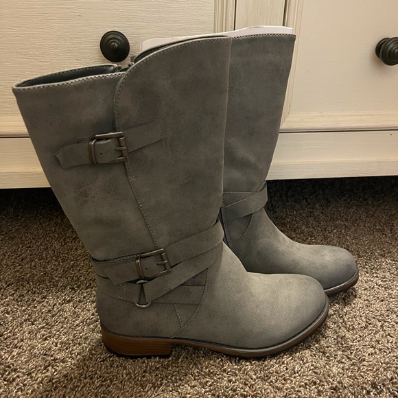 Maurices grey boots Sz 8.5 NEW - Picture 1 of 3